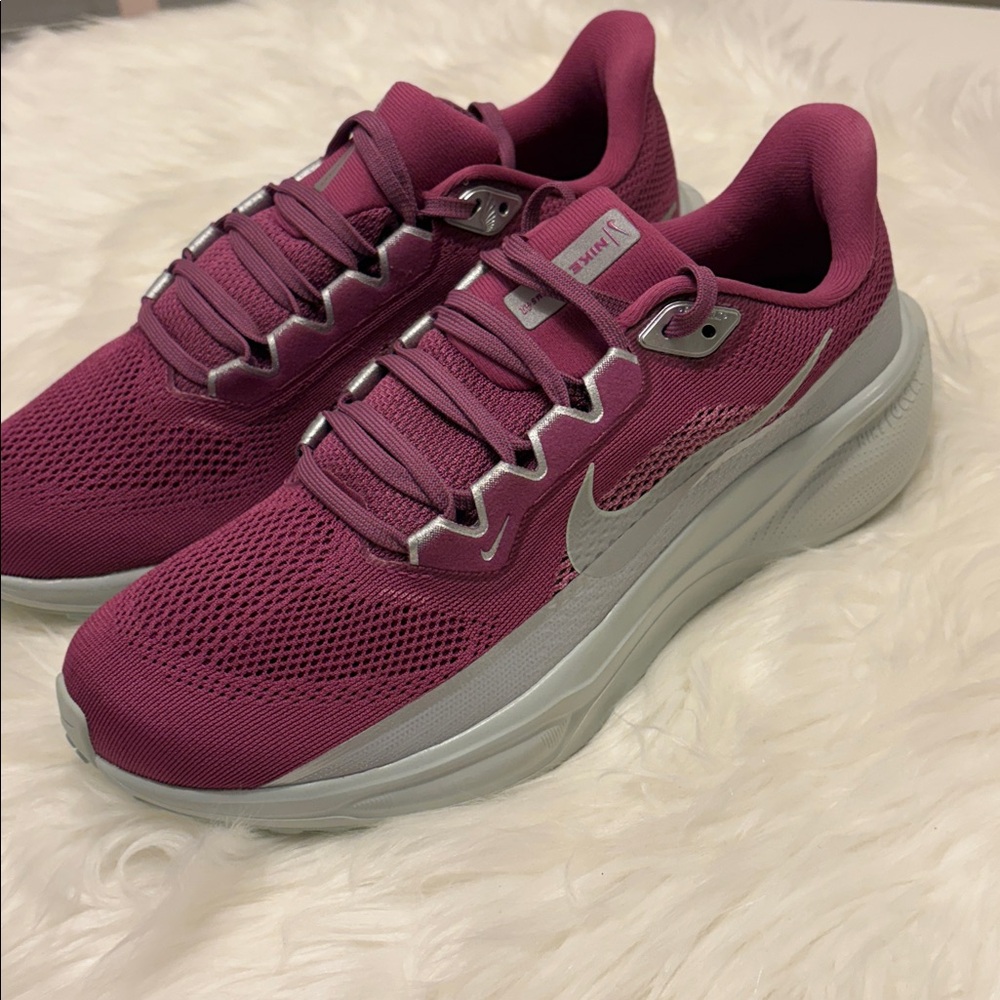Nike Women's Fuchsia and White Sneakers Pegasus 41 Excellent Condition Running